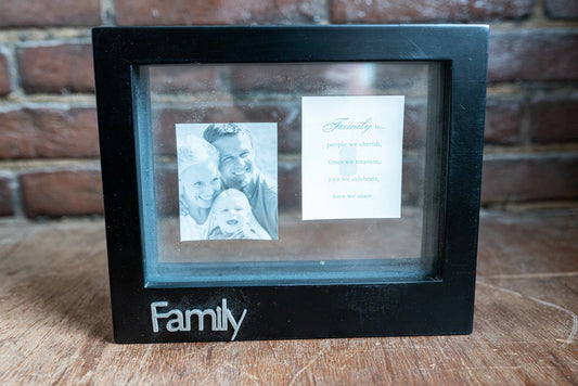 Black Floating Frame / Family