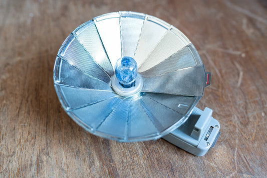 Vintage Accura Bounce Master Fan Flash w/ Single Use Bulb