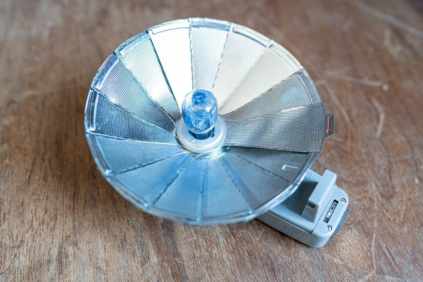Vintage Accura Bounce Master Fan Flash w/ Single Use Bulb