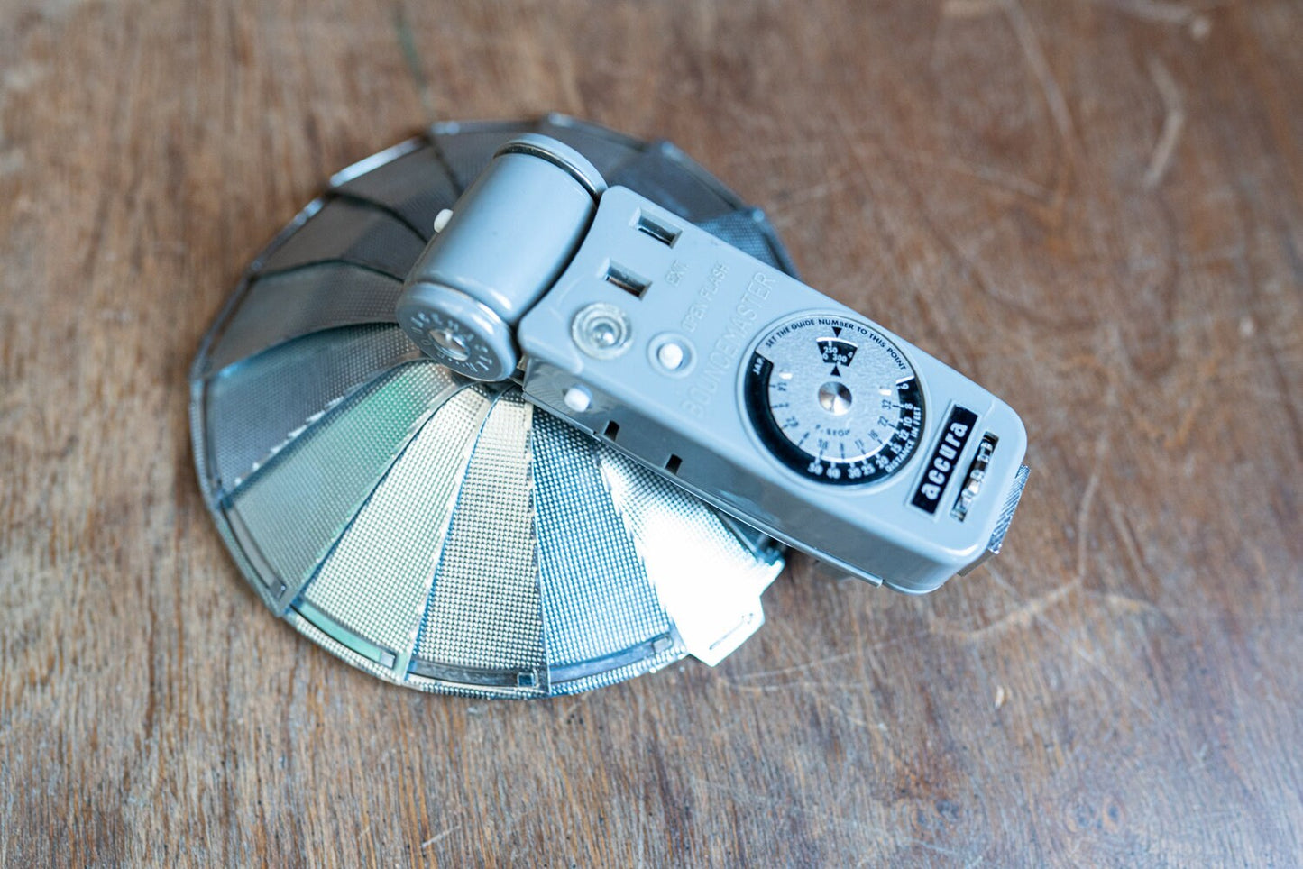 Vintage Accura Bounce Master Fan Flash w/ Single Use Bulb