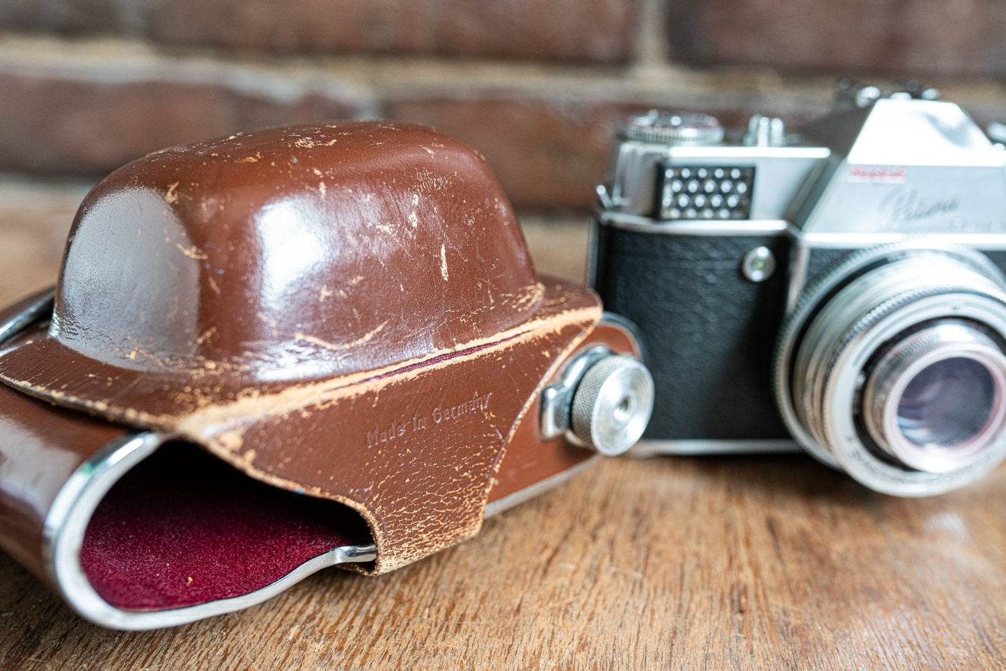 Kodak Retina Reflex 35mm Film Camera with Schneider 50mm f2 & Case, For Restoration