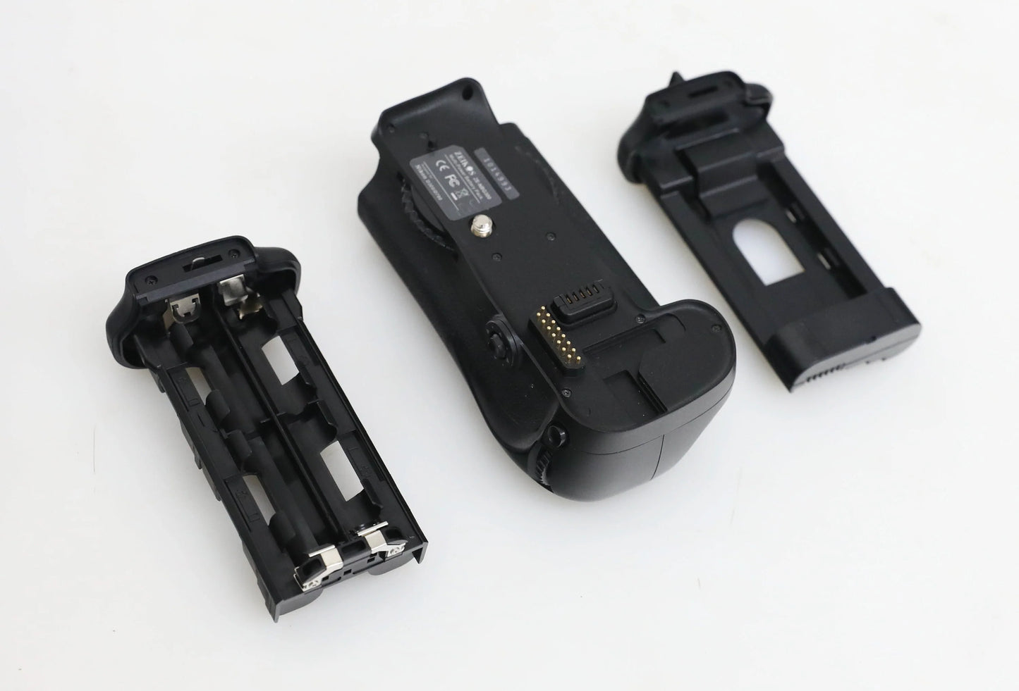 Zeiks Professional Multi-Power Battery Pack for Nikon D300/D300S/D700