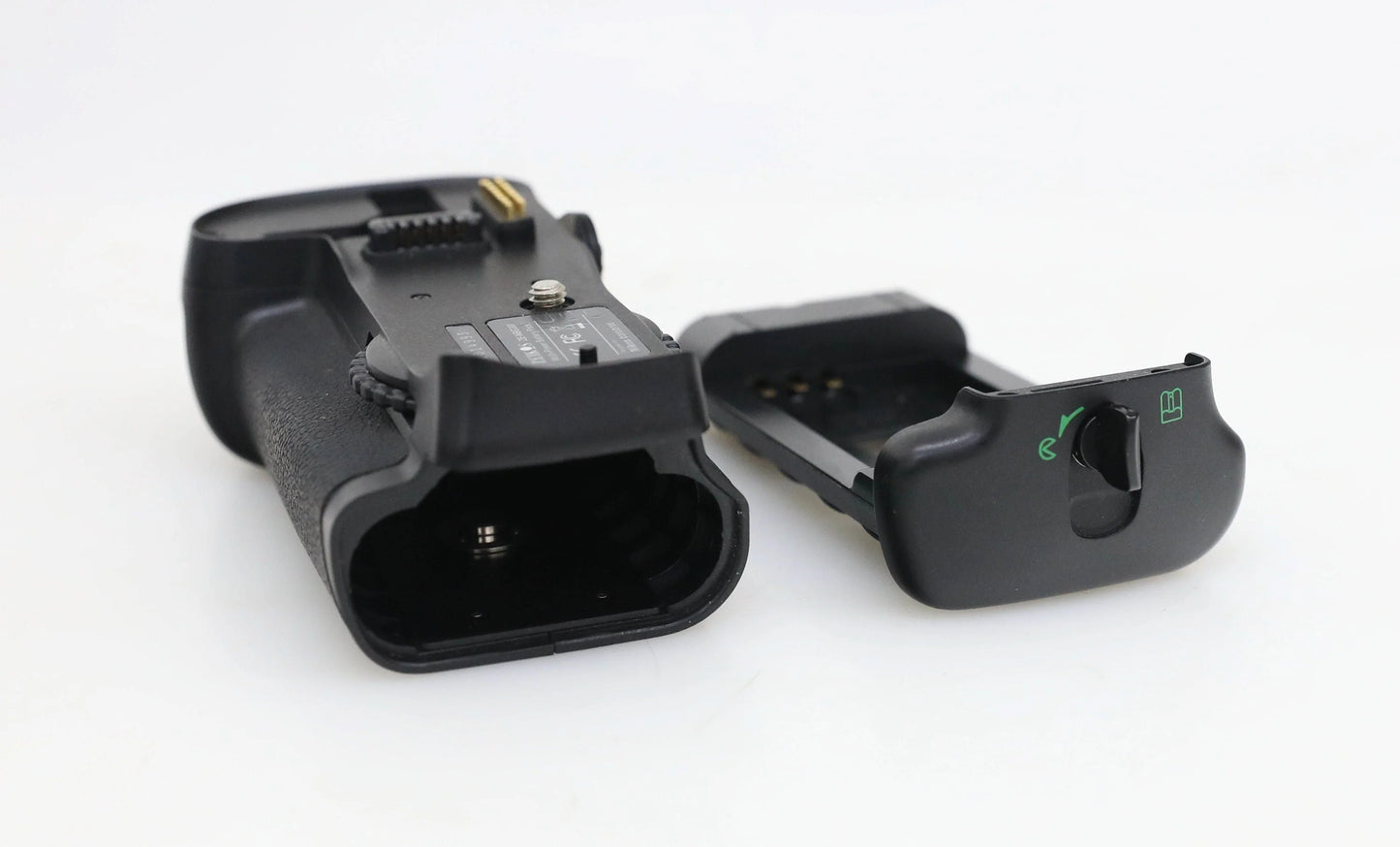 Zeiks Professional Multi-Power Battery Pack for Nikon D300/D300S/D700