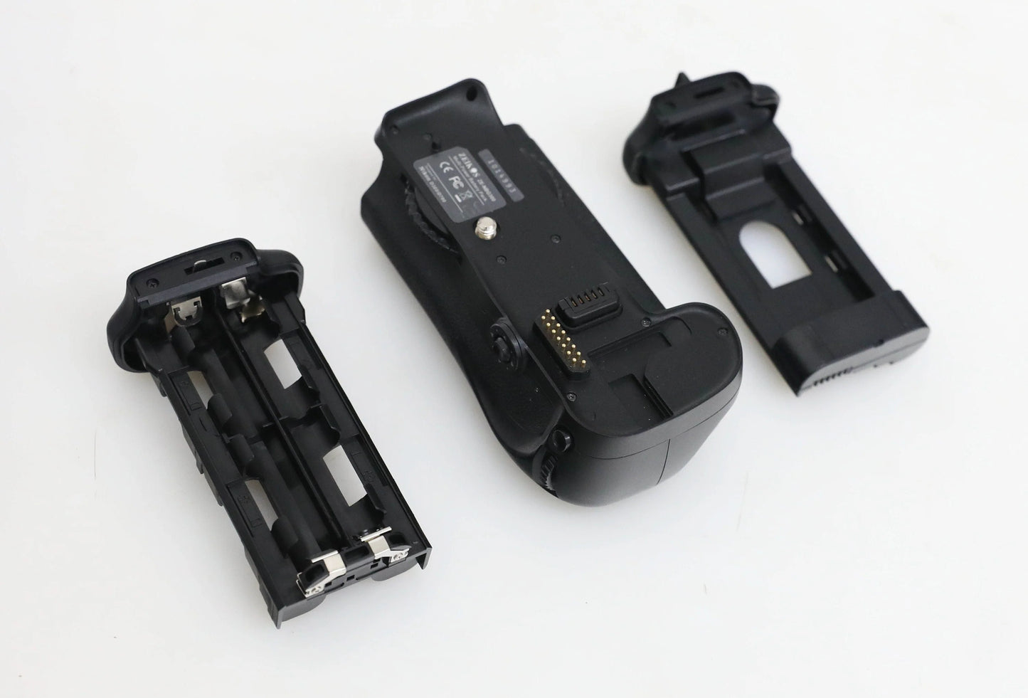 Zeiks Professional Multi-Power Battery Pack for Nikon D300/D300S/D700