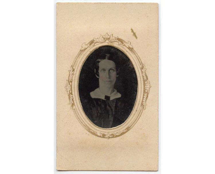 CIVIL WAR ERA TINTYPE LADY W/ DARK HAIR, LIGHT EYES AND TINTED CHEEKS