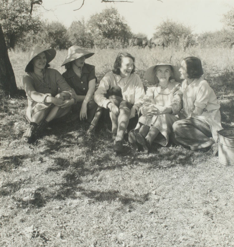 SILVER PRINT BY EDWARD STEICHEN OF DANA GLOVER AND SISTERS WITH MOTHER.