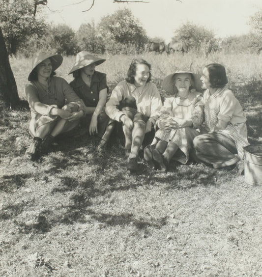 SILVER PRINT BY EDWARD STEICHEN OF DANA GLOVER AND SISTERS WITH MOTHER.